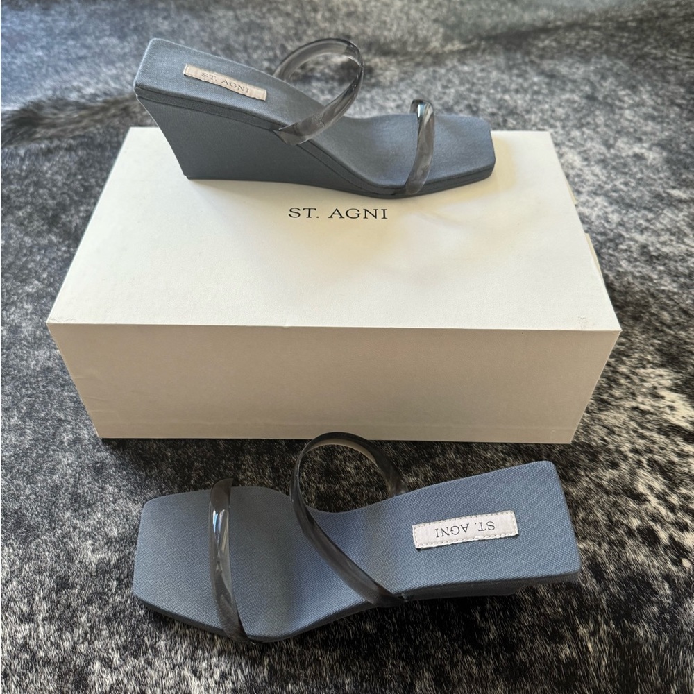 ST. AGNI Transparent Wedge in Slate - Picture 3 of 10